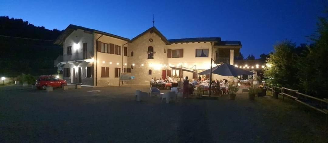 סנטו סטפאנו בלבו Agriturismo Cascina L'Arche מראה חיצוני תמונה